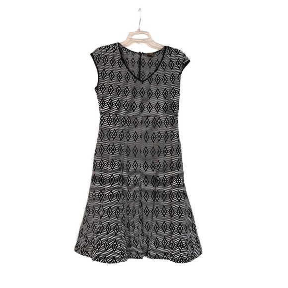 Taylor Dress Womens Size 6 Black White Geometric Fit Flare V Neck Sleeveless - Picture 2 of 6